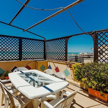 Appartamento Polo Natatorio Lido di Ostia Exteriör bild